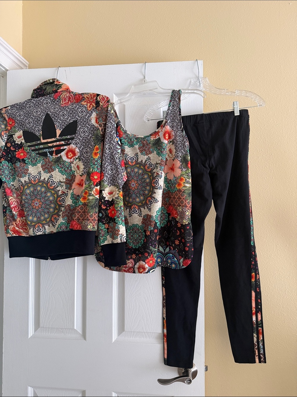 Adidas Black Multi Floral 3‑Piece Track Jacket Size M & Tank & Leggings Size S - Picture 10 of 10